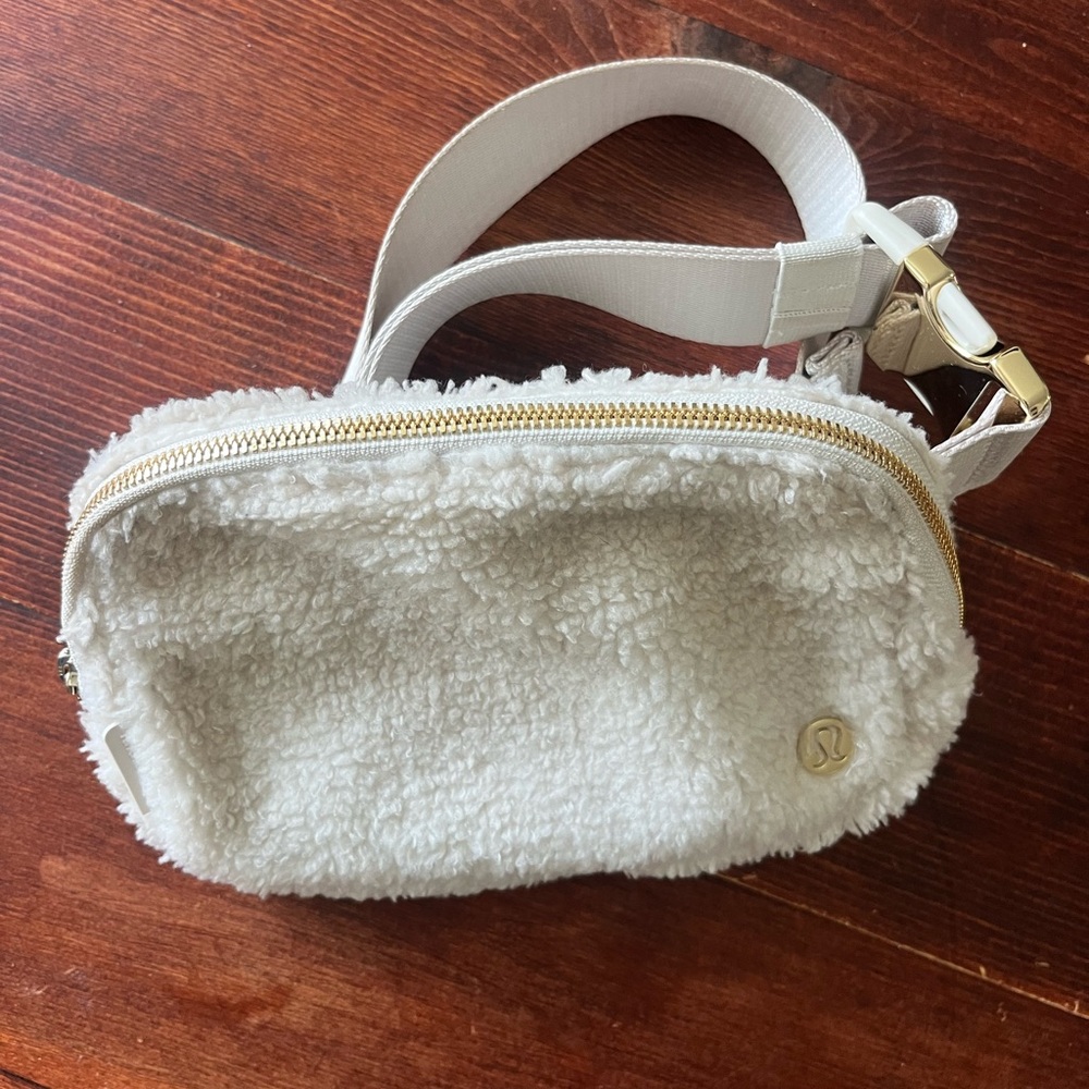Lululemon Sherpa Belt Bag